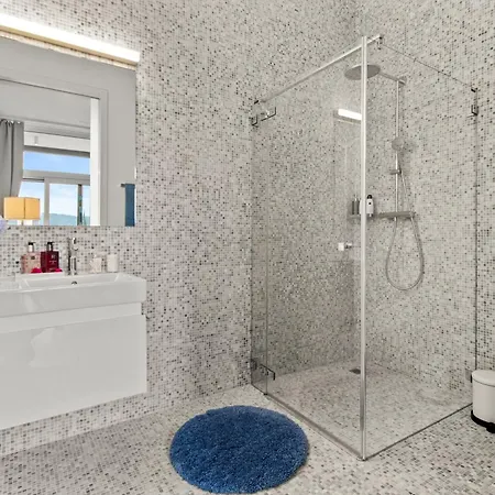 Btqluxurypenthousetopviewac *